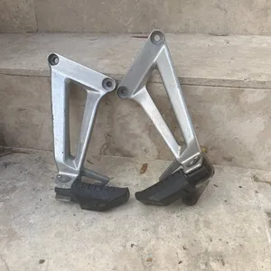 Honda 125 cbr platines et cales pieds arriere g et d 2005