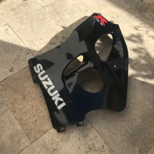Flanc avant gauche carenage noir SUZUKI GSXR SRAD 1996-1999
