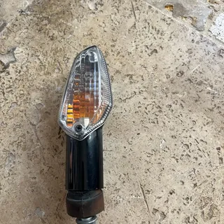 125 cbf clignotants Avant 2009Honda