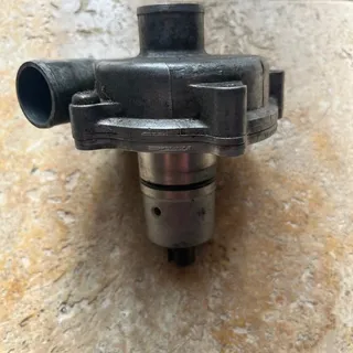 SUZUKI GSXR 750 W 1992-1993 POMPE A EAU- OCCASION