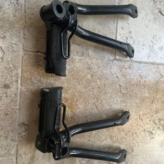 Honda 125 cbf platines et cales pieds arriere g et d 2009