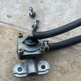 Robinet essence SUZUKI GSXR 600 SRAD de 1996 / 2000