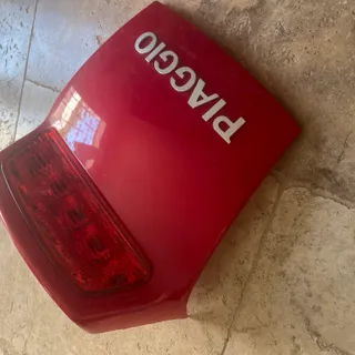 Carénage arrière centrale avec feu stop PIAGGIO X9 125 - 2003