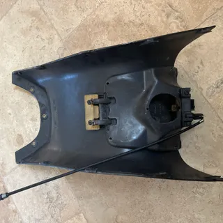 carénage centrale avec trappe essence origine PIAGGIO 125 X9