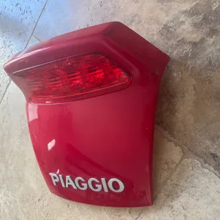 Carénage arrière centrale avec feu stop PIAGGIO X9 125 - 2003