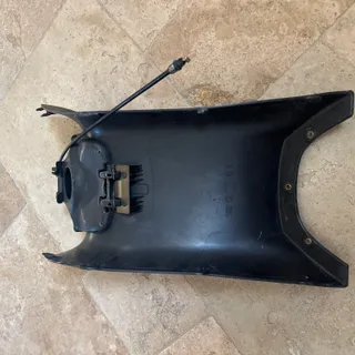 carénage centrale avec trappe essence origine PIAGGIO 125 X9