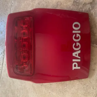 Carénage arrière centrale avec feu stop PIAGGIO X9 125 - 2003