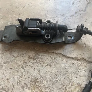 Ducati Monster câble et serrure de selle (1994-2002)