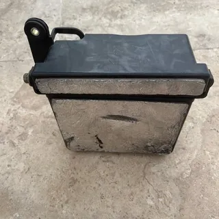 850 TDM yamaha 4TX  , bac de batterie