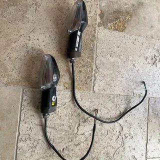 125 cbf clignotants Avant 2009Honda