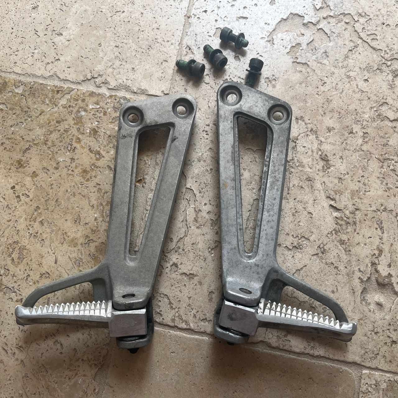 125 tdr paire Cales pieds arrieres  4fu/5ae 1993 - 2004