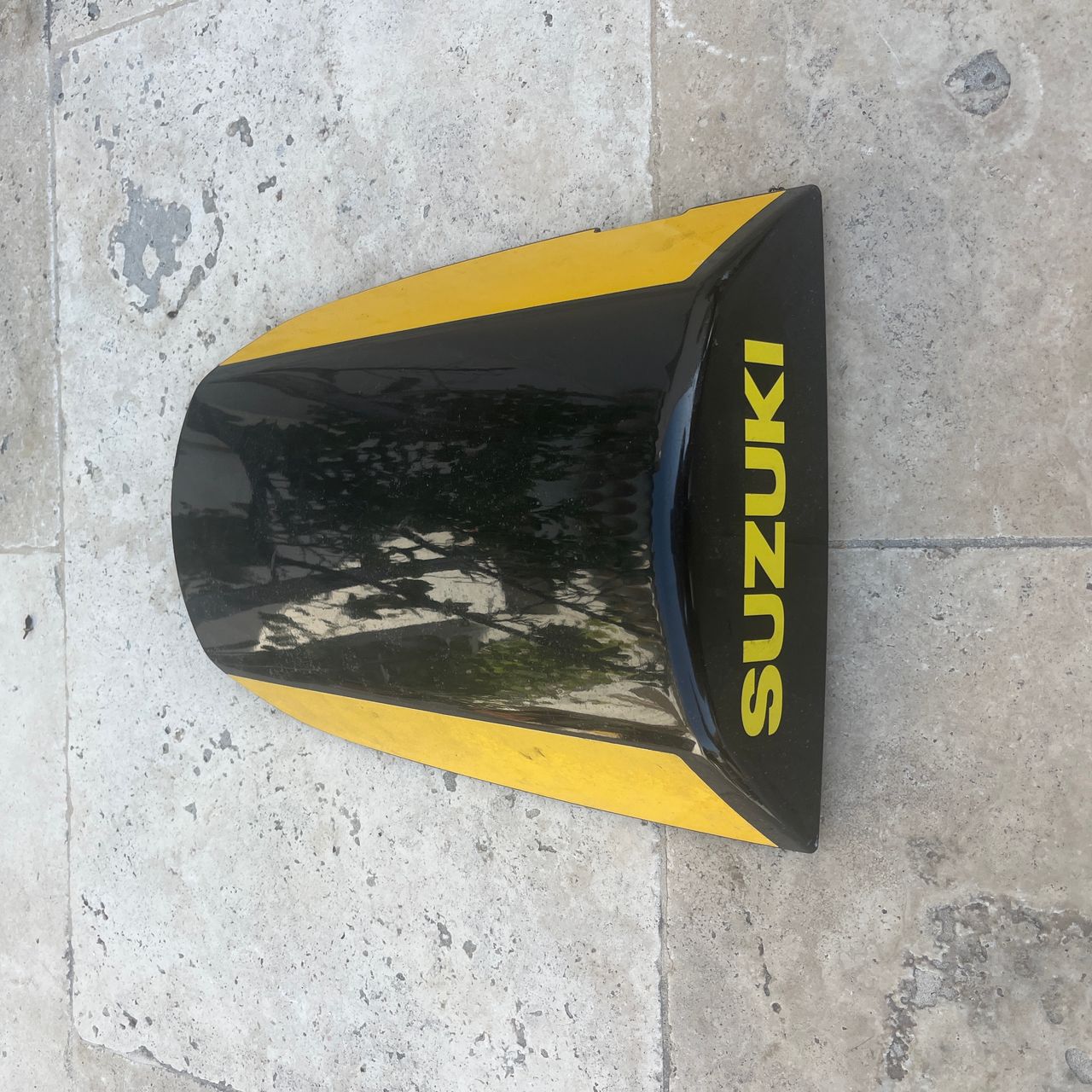 Dosseret de selle carénage  jaune SUZUKI 750 GSXR 2000- 01- 02-03