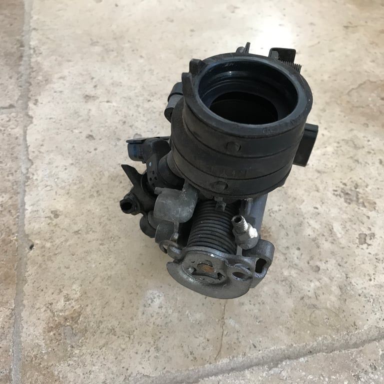 HONDA 125 CBR PAPILLON ou CORP d INJECTION TYPE JC39 - 2007/2010