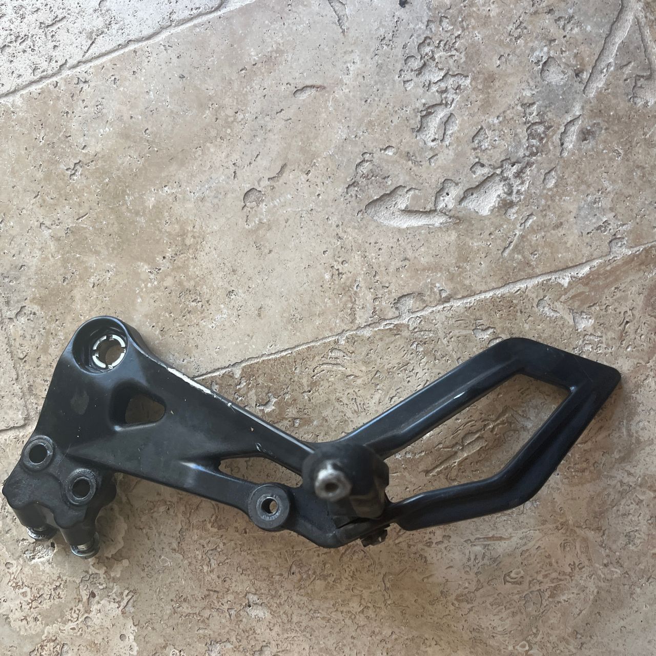 Cale pied et platine conducteur gauche KTM RC  125