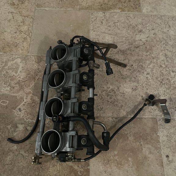 Rampe d'injection SUZUKI 750 GSXR de 2000 à 2003.