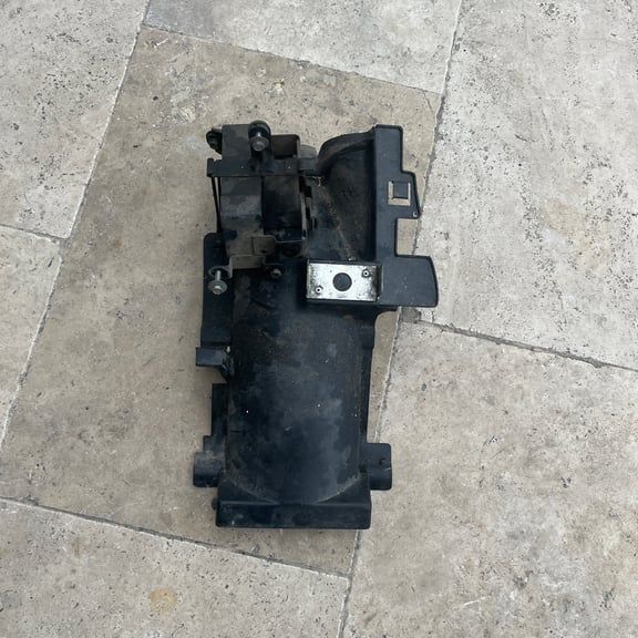 Suzuki 125 dr se passage de roue et bac baterie  1999
