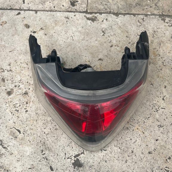 125 cbr feu arriere 2005 Honda