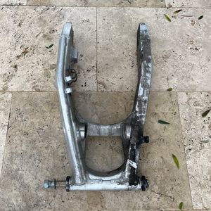 Suzuki 750 gsxr w Bras arrière  oscillant d'origine 1992 -1995