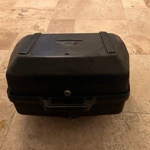Top case adaptable sur porte bagage