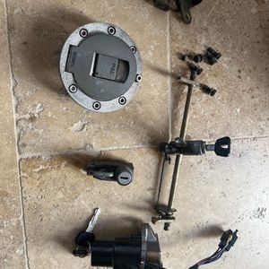 125 tdr yamaha serrures complet 4FU ou 5AE Deltabox 1993-2003.