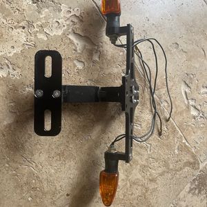 Support  plaque immatriculation alu avec clignotant adaptable