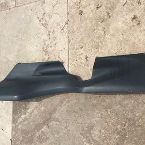 125 Burgman carenage sous marche pied  gauche suzuki  2002 - 2006