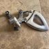 Triumph Speed Triple 955 I - platine et cale pied avant gauche